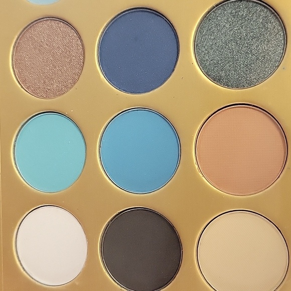 Beyond Eyeshadow Palette - Vibrant 18 Color Collection New In Box - Picture 5 of 7